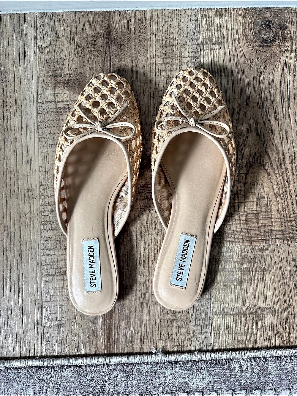 Steve Madden Fern Tan Raffia Mesh Mule in Tan & Gold